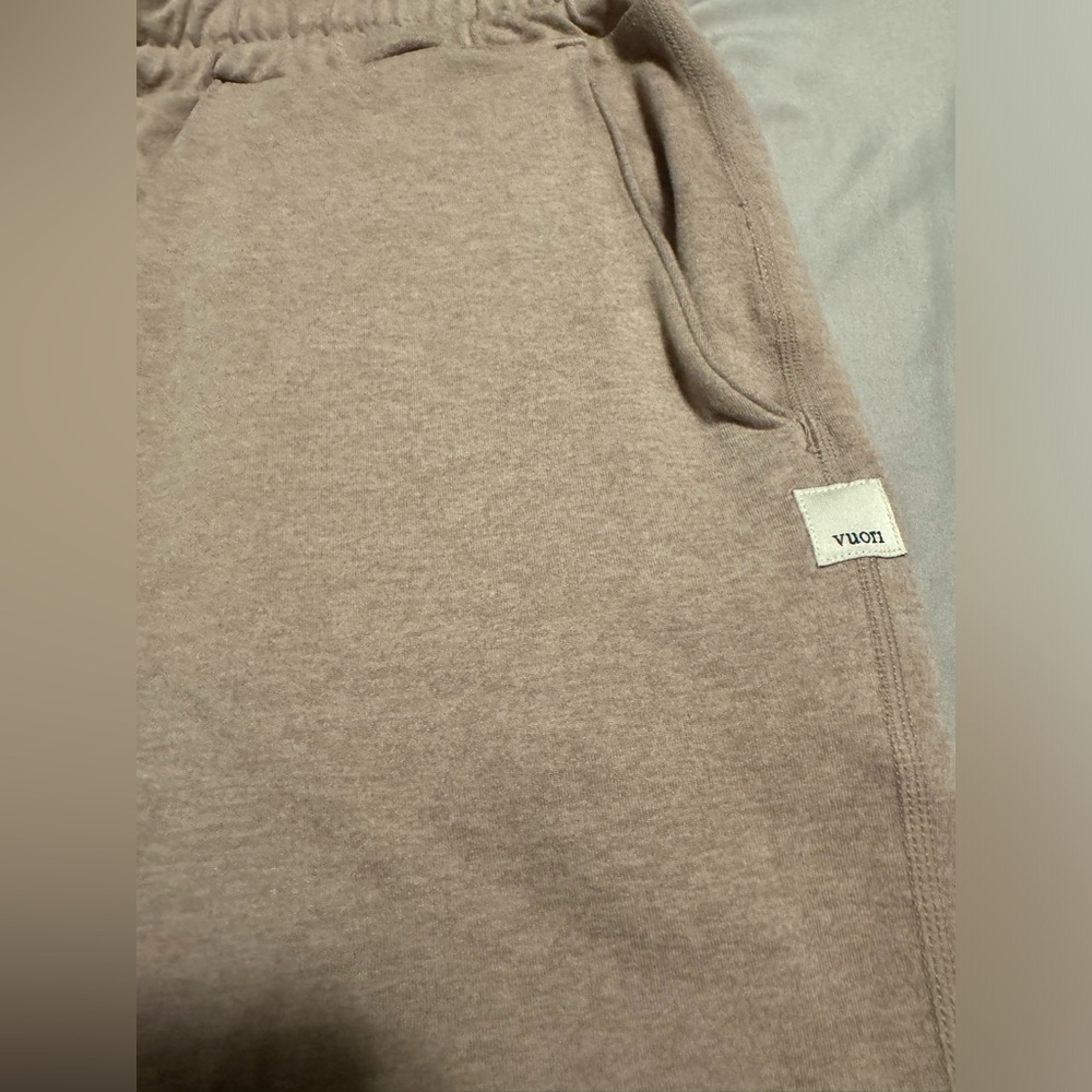Like new Vuori joggers.